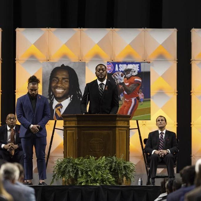 Virginia cancels Virginia Tech game after players killed